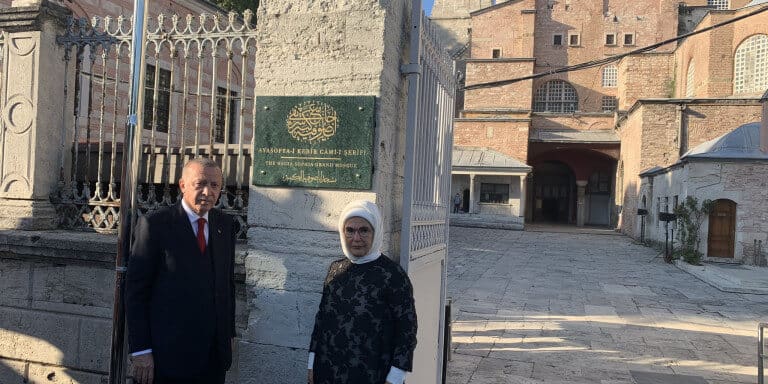 erntogan emine agia sofia 01