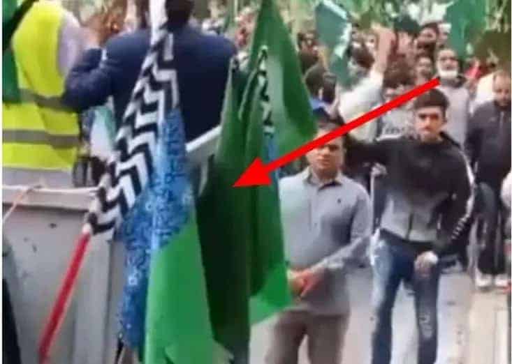 pakistanoi ypsosan simaia symvolo ton tzichantiston 01