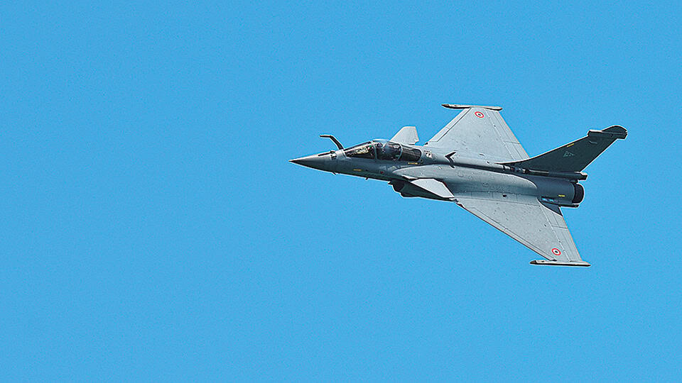 o pilotos poy efere to proto mirage stin ellada 01