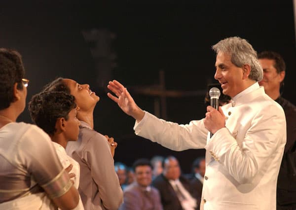 ftiakse kai esy mia thrhskeia 02